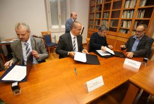 PODPIS SPORAZUMA-vpis Klasičnega krasa na Seznam svetovne dediščine pri Unesco 26 FOTO LJUBO VUKELIČ